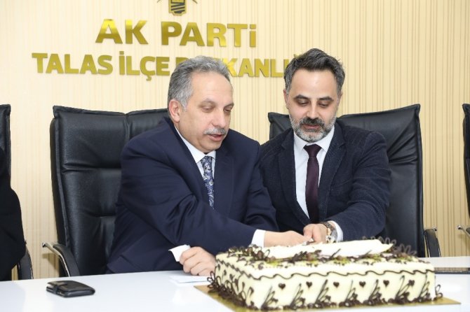 AK Parti Talas’ta ’Doğum Günü’ Coşkusu