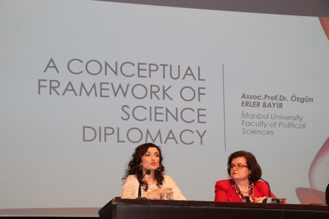 Üniversite öğrencilerine bilim diplomasisi anlatıldı
