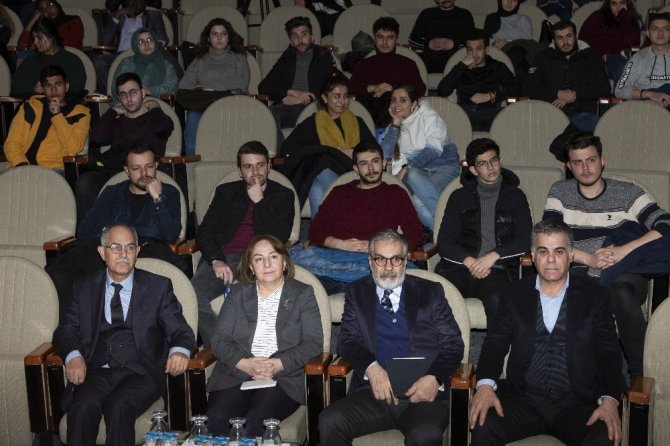 Atatürk Üniversitesinde internet gazeteciliği konuşuldu