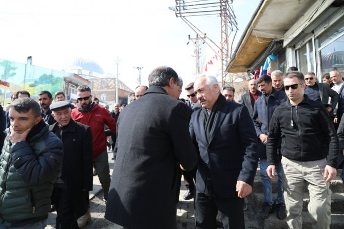 Bakan Yardımcısı Ersoy, depremden etkilenen Başkale’yi ziyaret etti
