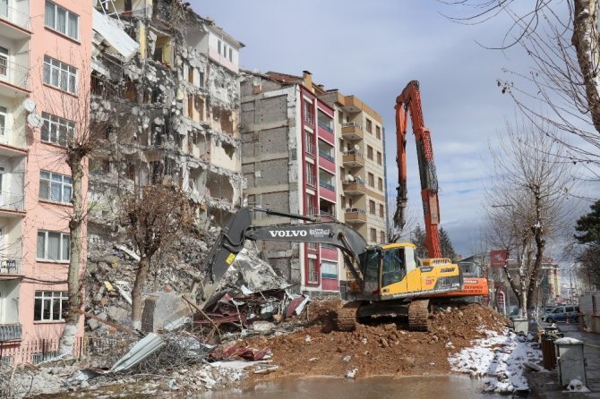 Malatya’da 4 bin 933 ağır hasarlı bina sayısı var