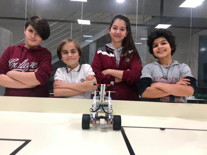 MER Koleji öğrencileri robotik kodlama yarışmalarına hazırlanıyor
