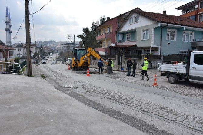 Erenler Belediyesi ekipleri alt yapı ve üst yapı çalışmaları devam ediyor