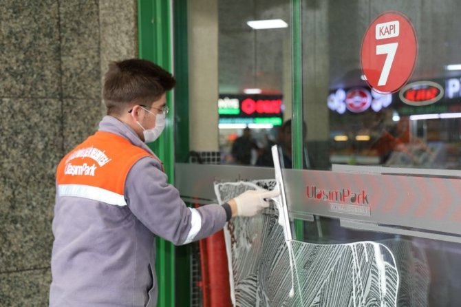 Kocaeli Şehirlerarası Otobüs Terminali günde iki kez dezenfekte ediliyor