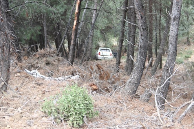 Spil Dağı’nda otomobil uçurumdan uçtu: 2 yaralı