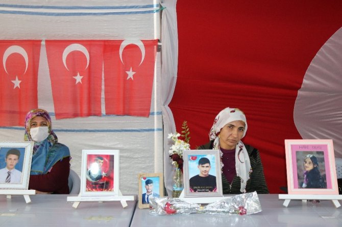 HDP önündeki ailelerin evlat nöbeti 208’inci gününde