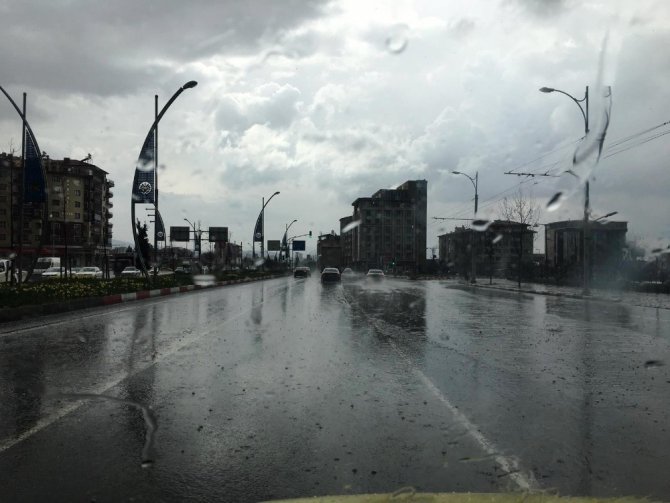 Malatya’da dolu yağışı etkili oldu