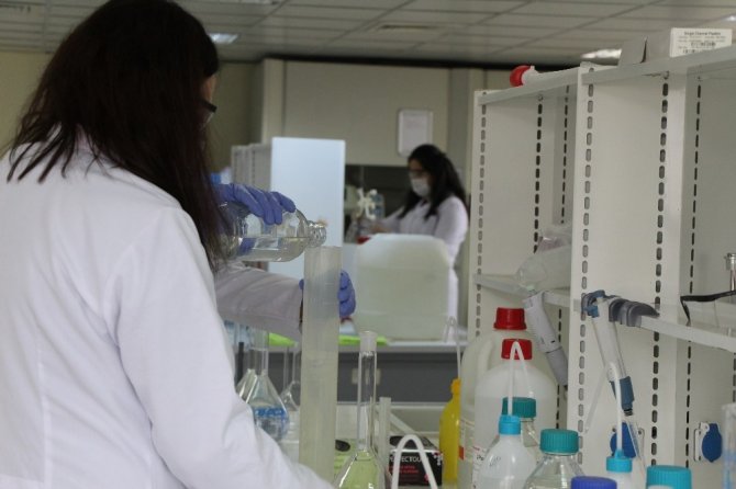 Bingöl Üniversitesi günlük 1 ton 250 kilo dezenfektan üretiyor
