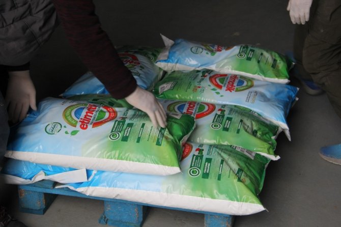 Diyarbakırlı iş adamı sağlık çalışanlarına 1 ton deterjan hibe etti