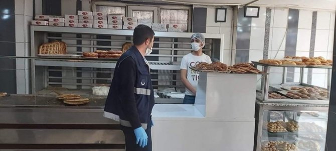 Bağlar Belediyesi fırınları denetleyip açıkta satılan ekmekleri topladı