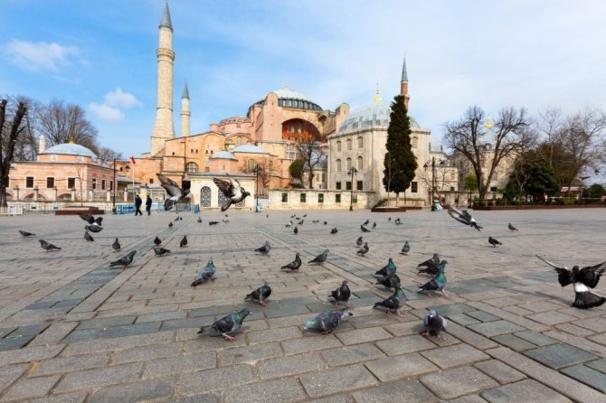 İstanbul Valisi Yerlikaya: ”Meydanlarımızı kuşlara, sahilimizi martılara bıraktık”