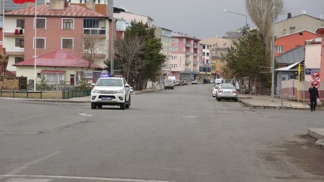 Korona virüs nedeniyle Ardahan’da sokaklar boş kaldı
