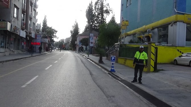 Hatay’ın bazı ilçelerinde caddeler ve sokaklar trafiğe kapatıldı