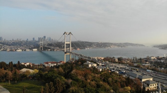 İstanbul trafiğine korona virüs etkisi; 15 Temmuz Şehitler köprüsü boş kaldı