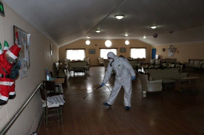 Kartal Belediyesi’nin korona virüsü dezenfekte çalışması devam ediyor