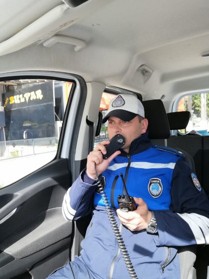 Büyükşehir Trafik Zabıta ekipleri, Mersinlilere anonslarla ‘evde kal’ çağrısı yapıyor