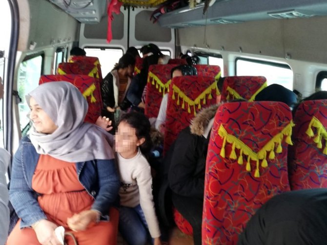 Şehirlerarası otobüs yolculuğu yasağını ihlal eden 49 kişi Sakarya gişelerinde yakalandı