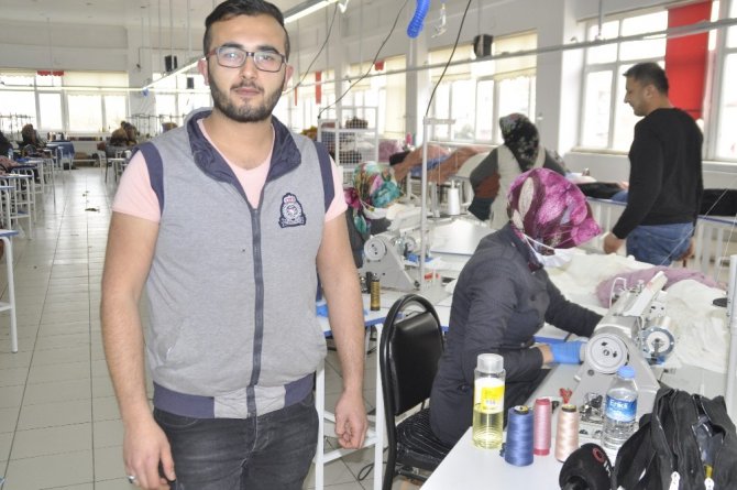 Şuhut’ta bir ay önce kurulan tekstil fabrikası maske üretmeye başladı