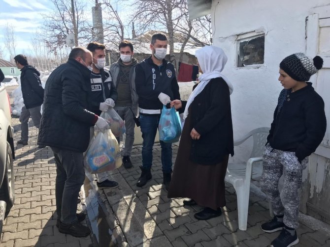 Karlıova’da “Vefa Sosyal Destek Grubu" görevde