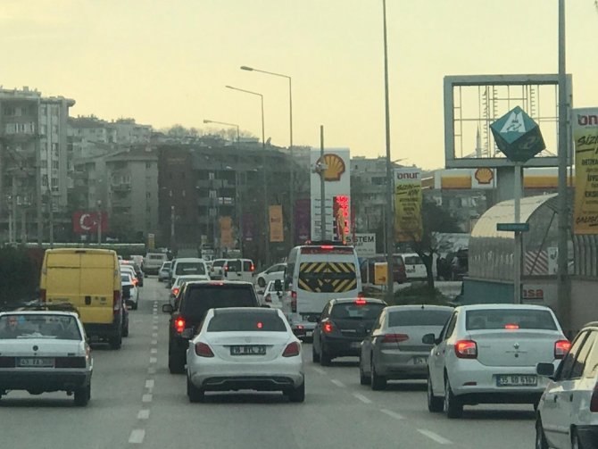 Bu fotoğraflar Bursa’da çekildi...Güneşi gören aracıyla sokağa çıktı