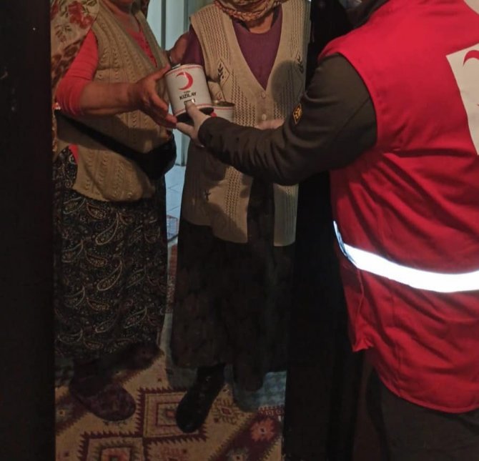 Türk Kızılayı’ndan 65 yaş üstü ailelere gıda yardımı
