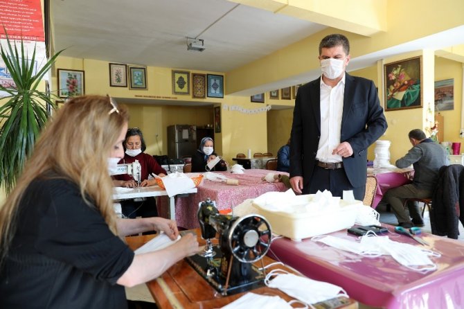 Burdur Belediyesi Maske üretimi 10 binden 40 bine çıkardı