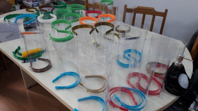 Siperli maskeler üretimi gönüllü öğretmenlerce yapılıyor