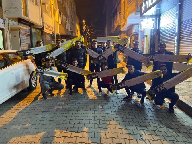 Genç Fenerbahçeliler Taraftar Grubu’ndan 300 aileye erzak yardımı