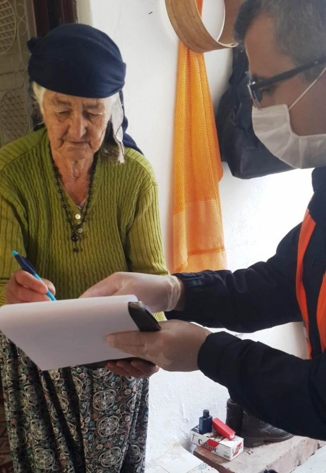 İncirliova’da 65 yaş üstü 147 vatandaşın maaşı evde teslim edildi