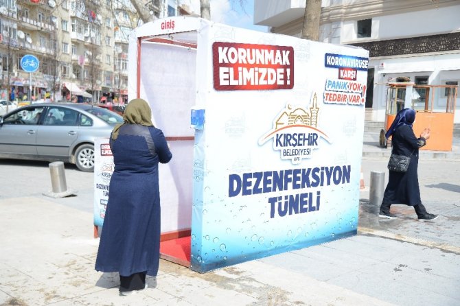 Kırşehir’de, belediye şehirde 3 noktaya dezenfekte istasyonu kurdu