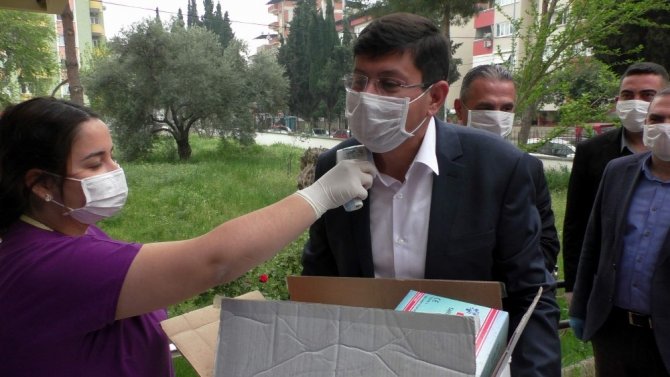 Nazilli Belediyesi’nden sağlık ocaklarına maske ve eldiven desteği