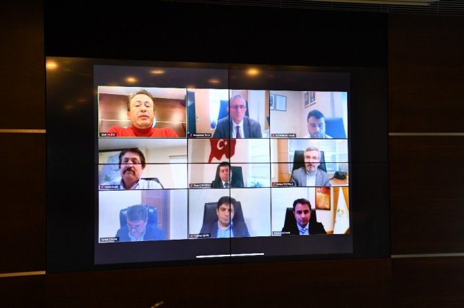 Başkan Dr. Şadi Yazıcı, korona virüsle mücadele çalışmaları için video konferans düzenledi