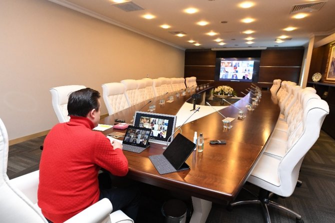 Başkan Dr. Şadi Yazıcı, korona virüsle mücadele çalışmaları için video konferans düzenledi