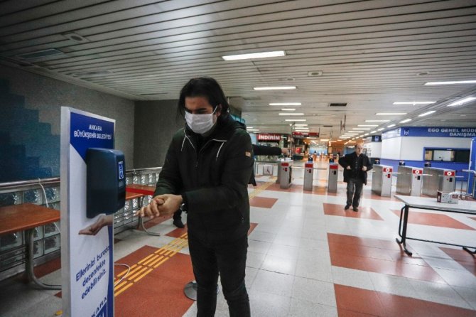 Ankara’da ücretsiz maske dağıtımı başladı