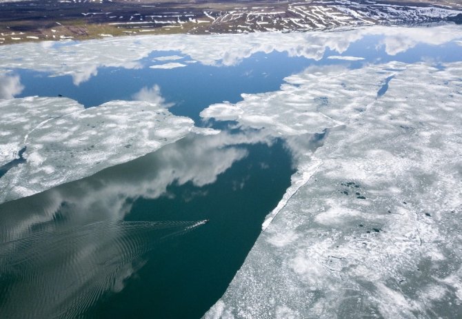 Buzları çözülen Nazik Gölü’nden büyüleyen görüntü