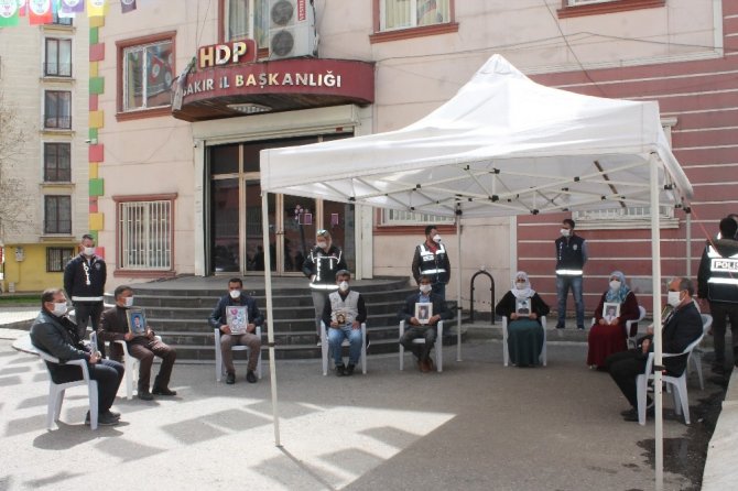HDP önündeki ailelerin evlat nöbeti 218’inci gününde