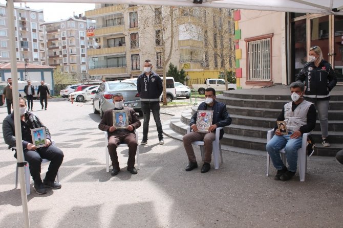 HDP önündeki ailelerin evlat nöbeti 218’inci gününde
