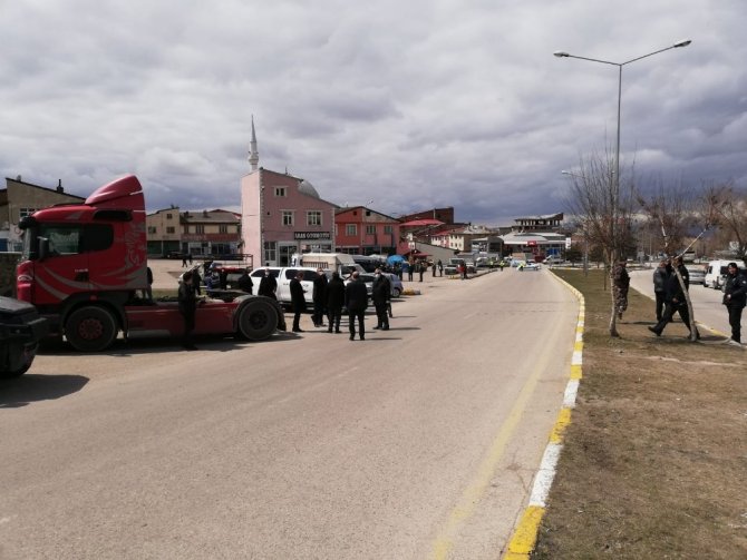 Erzurum’da polis merkezi yanında semt pazarında silahlı kavga