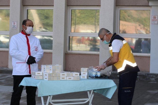 Nevşehir Belediyesi’nden sağlık çalışanlarına kandil simidi