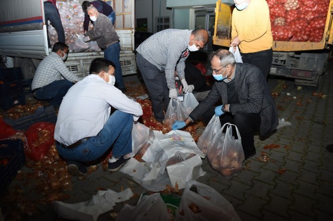 Tarsus’ta her gün 3 mahalleye gıda, maske ve dezenfektan desteği