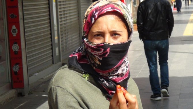 Kadın dilencilerin kavgasını polis biber gazıyla ayırabildi