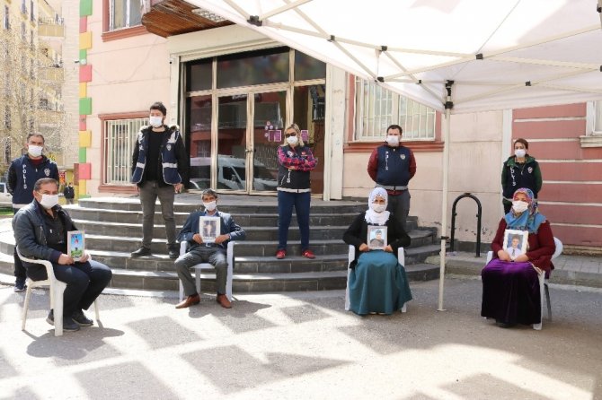 HDP önündeki ailelerin evlat nöbeti 219’uncu gününde