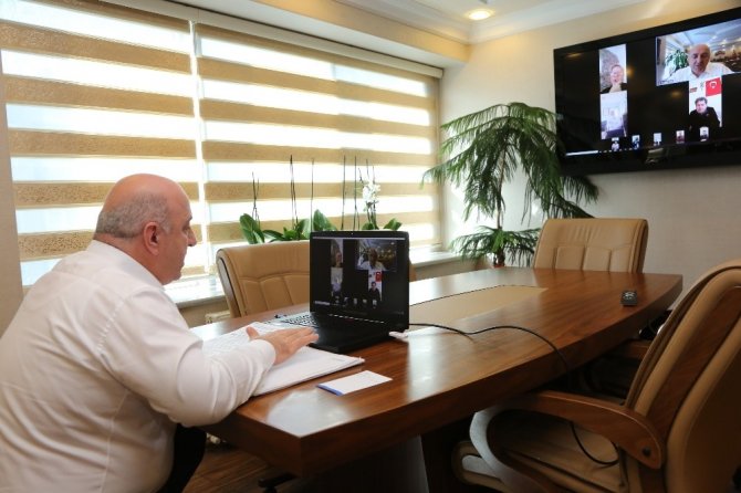Başkan Bıyık, muhtarlarla video konferansla toplantı yaptı