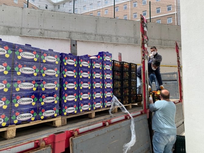 İş adamı kardeşlerden sağlık çalışanlarına 400 kasa meyve