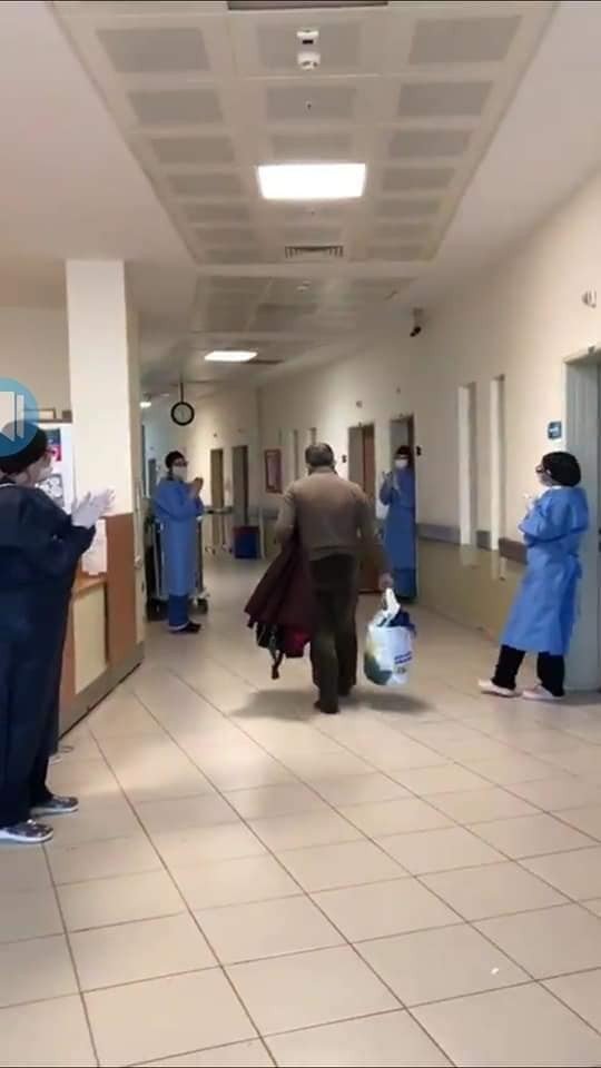 Karacabey’de korona virüsü yenen hasta alkışlarla taburcu edildi