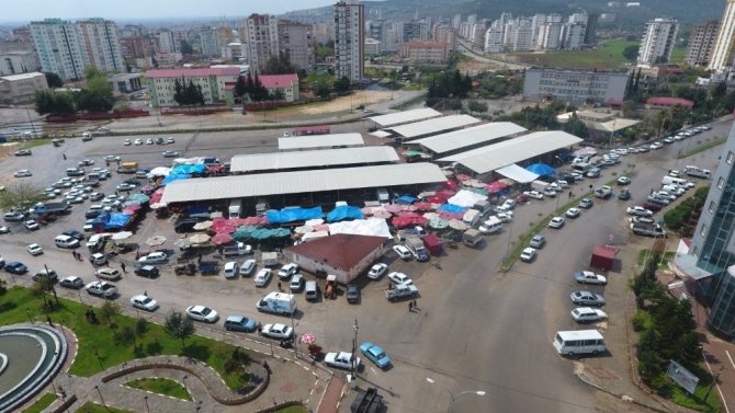 Kozan’da semt pazarı yeniden haftada üç güne çıkarıldı
