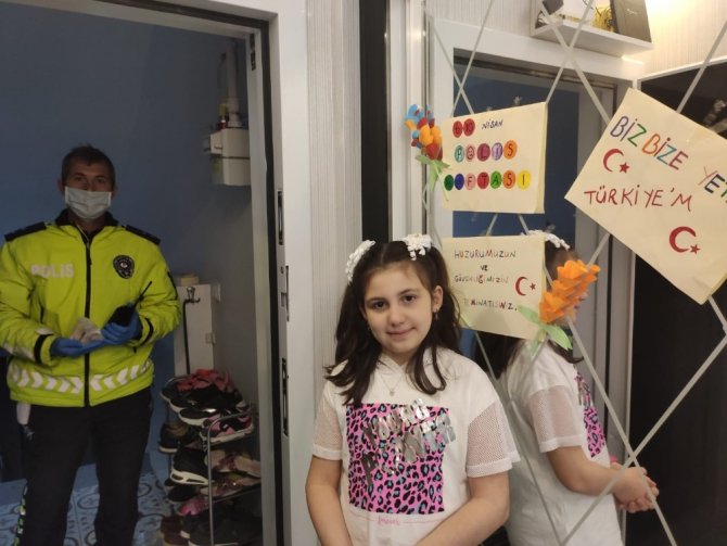Küçük kız bağış kampanyası için polisten yardım istedi