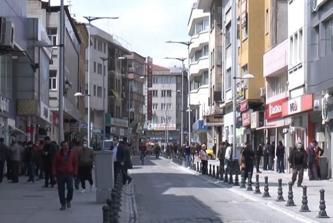 Virüs dinlemeyen Gaziantepliler çarşı pazara akın ediyor