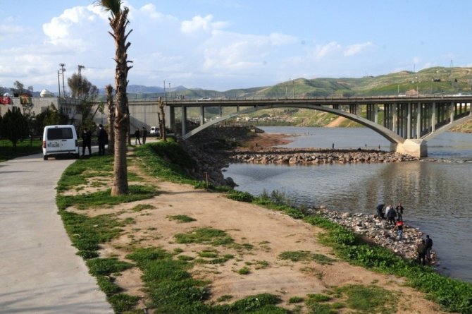 Cizre polisi park ve nehirlerdeki vatandaşları anonslarla dağıttı