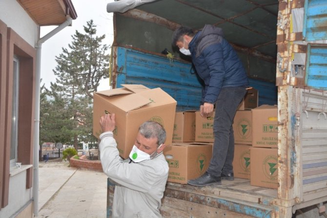Yozgat’ta kepenk kapatan esnafa gıda yardımı